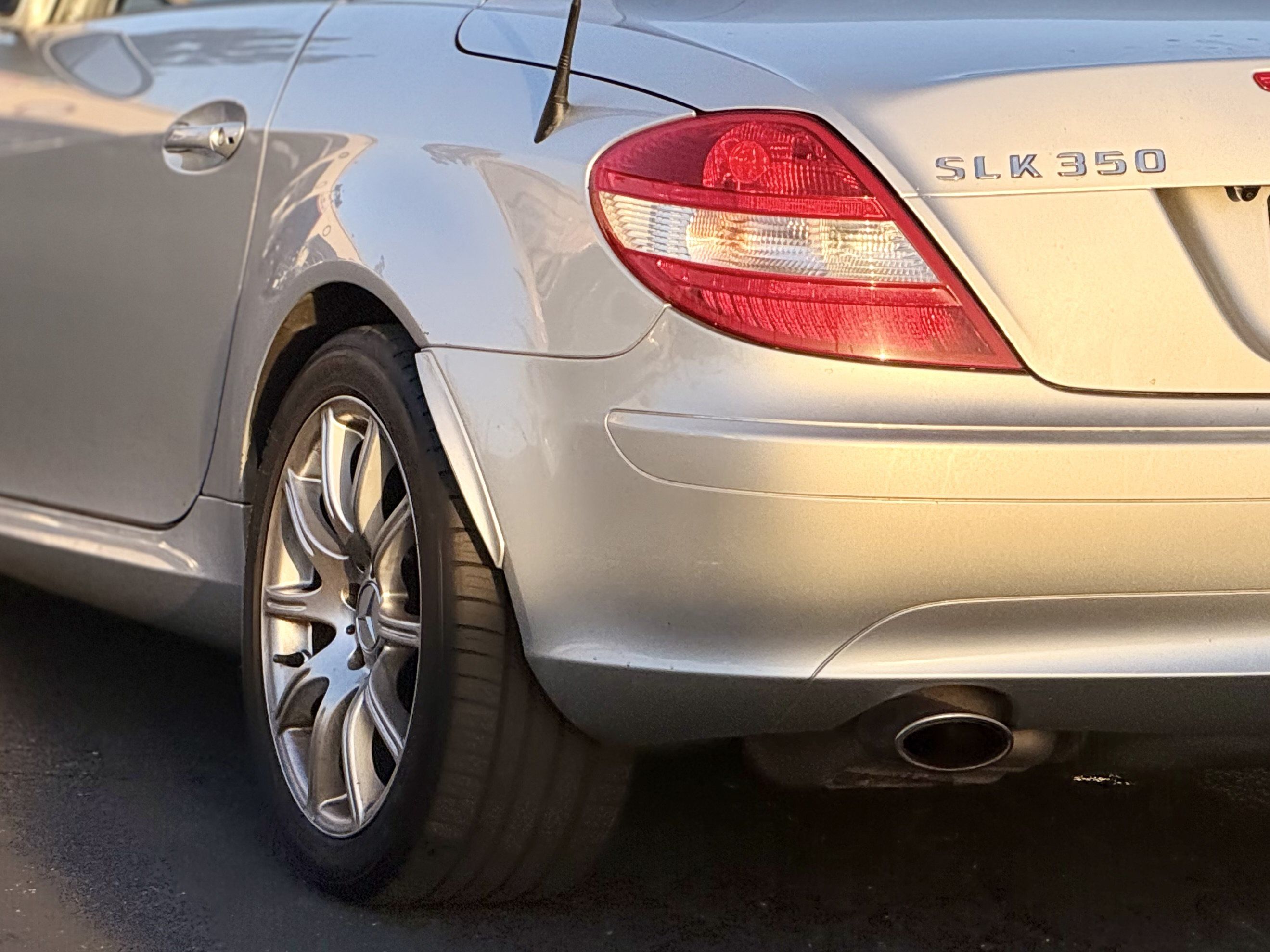 Used 2005 Mercedes-Benz SLK 350 w/ Premium Pkg image 20