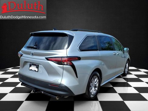 Used 2021 Toyota Sienna XLE w/ XLE Plus Package AWD/4WD image 5