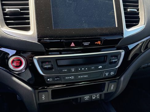 Used 2017 Honda Ridgeline RTL-E image 2