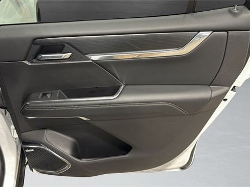 Used 2025 GMC Acadia Elevation image 31