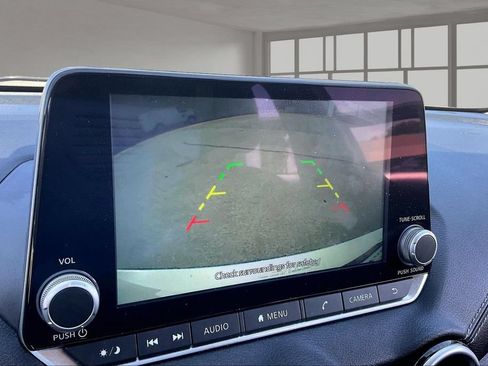 Used 2024 Nissan Sentra SV FWD image 14