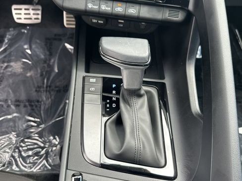 Certified 2025 Hyundai Elantra Sport image 18
