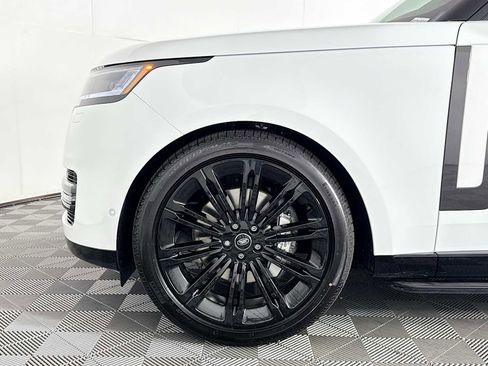 New 2025 Land Rover Range Rover SE image 29