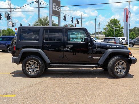 Used 2018 Jeep Wrangler Unlimited Rubicon w/ Connectivity Group AWD/4WD image 20