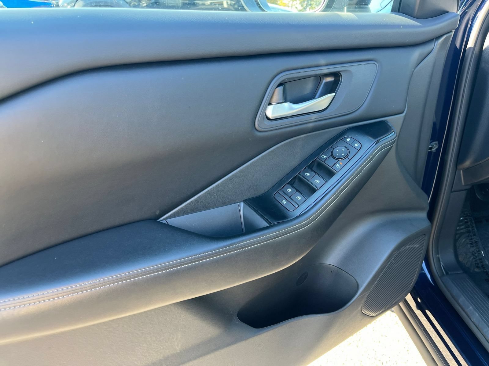 Used 2025 Nissan Rogue SV AWD/4WD image 18