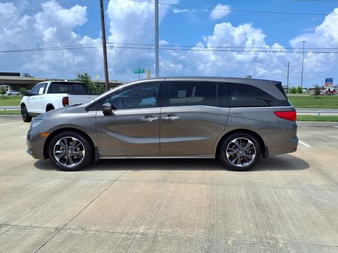 Used 2022 Honda Odyssey Elite image 3