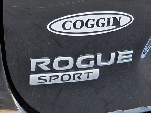 Used 2022 Nissan Rogue Sport SV w/ Technology Package image 26