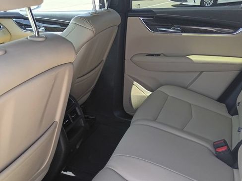 Used 2018 Cadillac XT5 FWD image 23