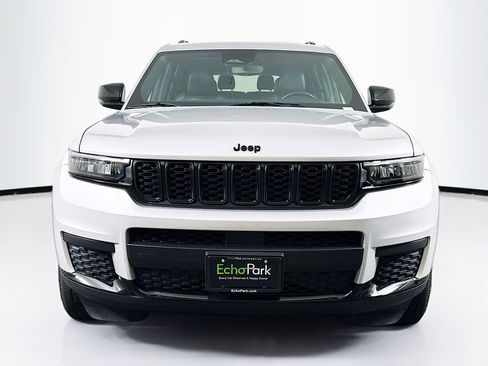 Used 2021 Jeep Grand Cherokee L Laredo image 2