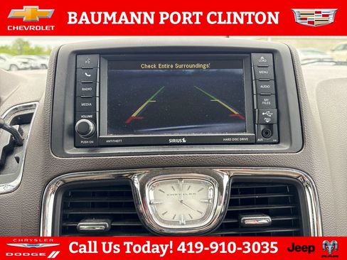 Used 2013 Chrysler Town & Country Touring FWD image 21