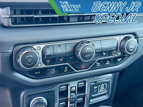 Used 2024 Jeep Gladiator Rubicon w/ Safety Group image 15