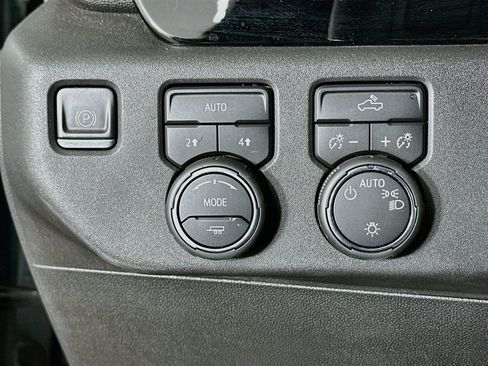 Used 2023 Chevrolet Silverado 1500 LT AWD/4WD image 17