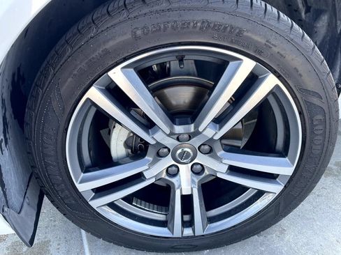Used 2021 Volvo XC60 T5 Momentum w/ Premium Package AWD/4WD image 6