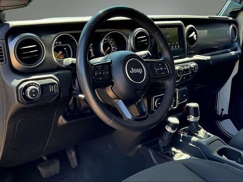 Used 2023 Jeep Gladiator Sport AWD/4WD image 18