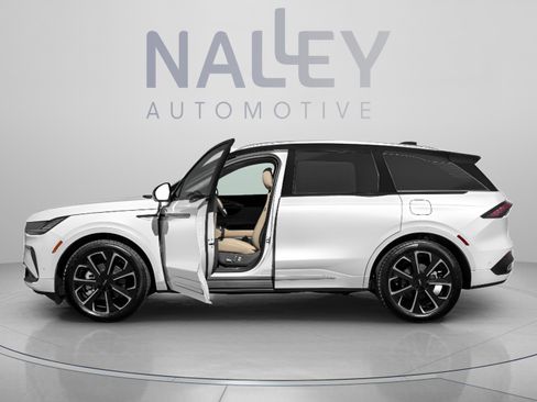 Used 2024 Lincoln Nautilus Reserve w/ Equipment Group 202A AWD/4WD image 4