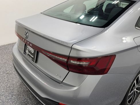 Used 2026 Volkswagen Jetta SE FWD image 17
