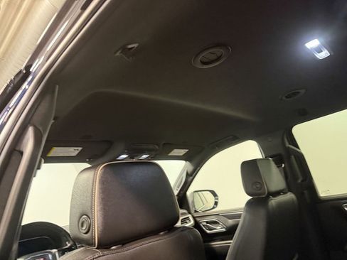 Used 2024 GMC Yukon XL SLT image 11