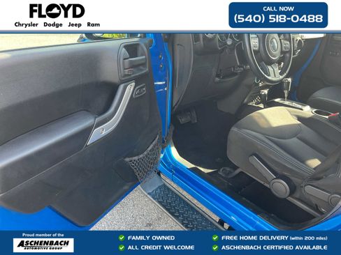 Used 2015 Jeep Wrangler Unlimited Sahara w/ Connectivity Group AWD/4WD image 9