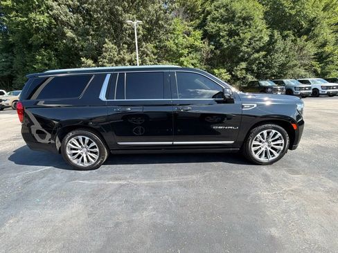 Used 2021 GMC Yukon XL Denali w/ Denali Ultimate Package AWD/4WD image 2