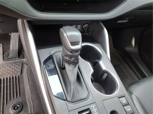 Used 2023 Toyota Highlander L image 18