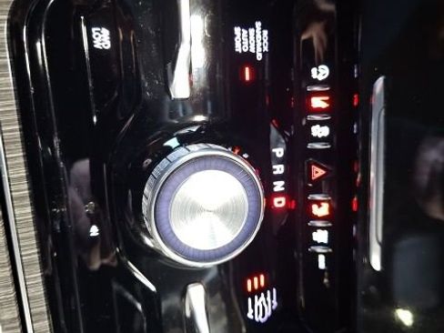 Certified 2022 Jeep Wagoneer Series III w/ Flexible Seating Group image 15