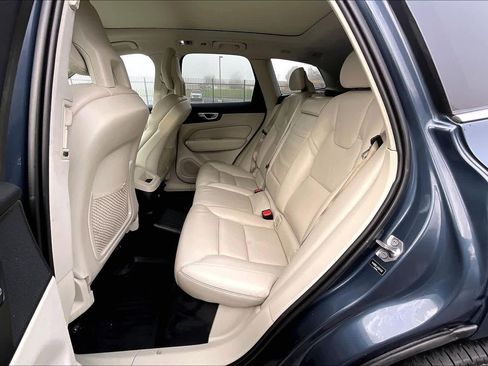 Used 2018 Volvo XC60 T8 Inscription w/ Advanced Package image 29