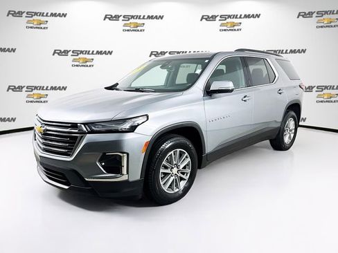 Used 2023 Chevrolet Traverse LT FWD image 3