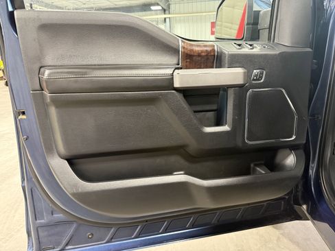 Used 2015 Ford F150 Platinum w/ Equipment Group 701A Luxury image 19