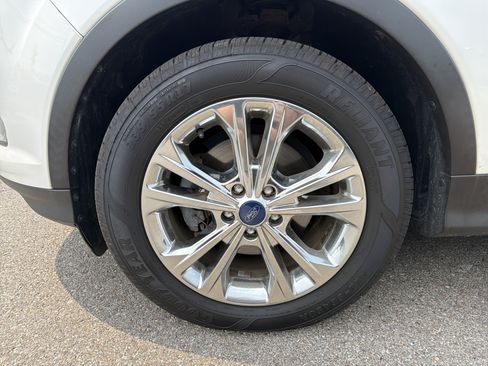 Used 2017 Ford Escape SE w/ Equipment Group 201A FWD image 6