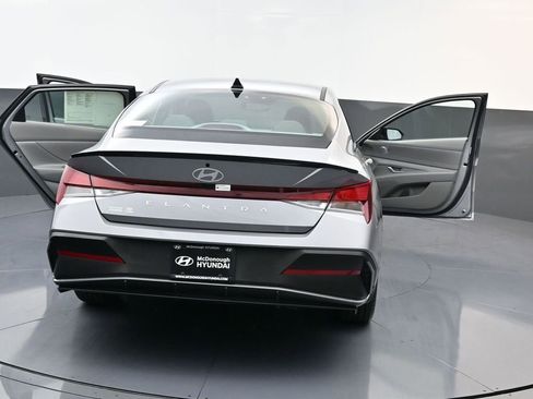 Certified 2025 Hyundai Elantra Sport image 29