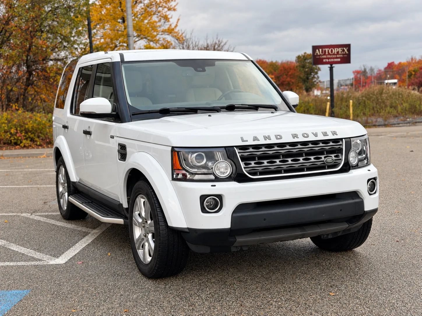 Used 2016 Land Rover LR4 HSE Silver Edition AWD/4WD image 9