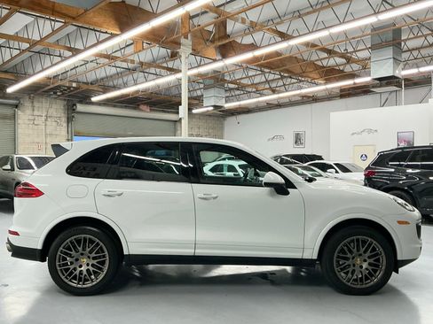 Used 2018 Porsche Cayenne Platinum Edition image 4