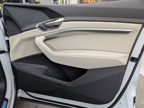 Used 2024 Audi Q8 e-tron Premium image 20