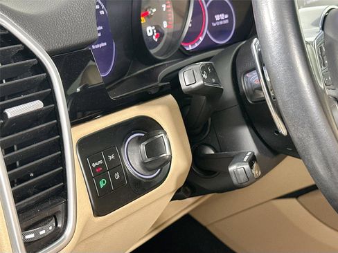 Certified 2023 Porsche Cayenne Platinum Edition AWD/4WD image 33