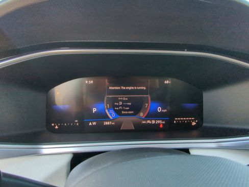 Certified 2025 Volkswagen Taos SE w/ Panoramic Sunroof Package image 11