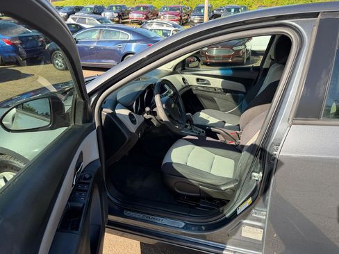 Used 2013 Chevrolet Cruze LS FWD image 9