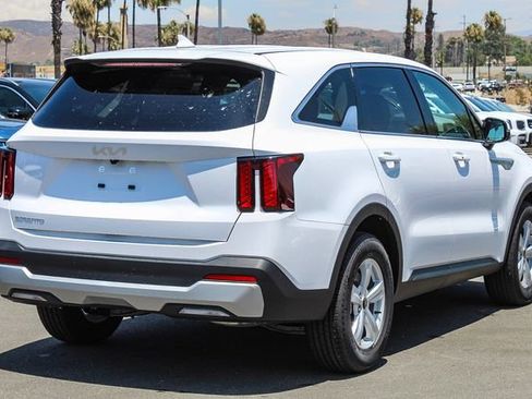 New 2024 Kia Sorento LX FWD image 9