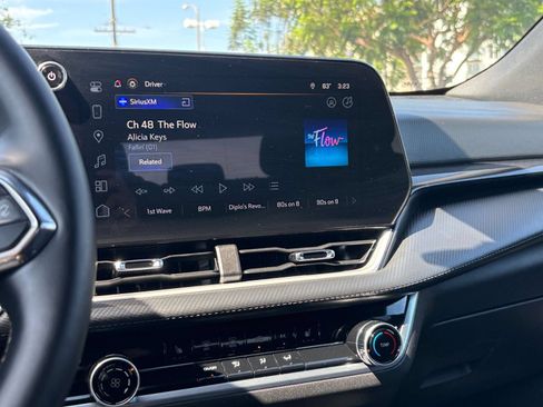 Used 2025 Chevrolet Equinox LT FWD image 20