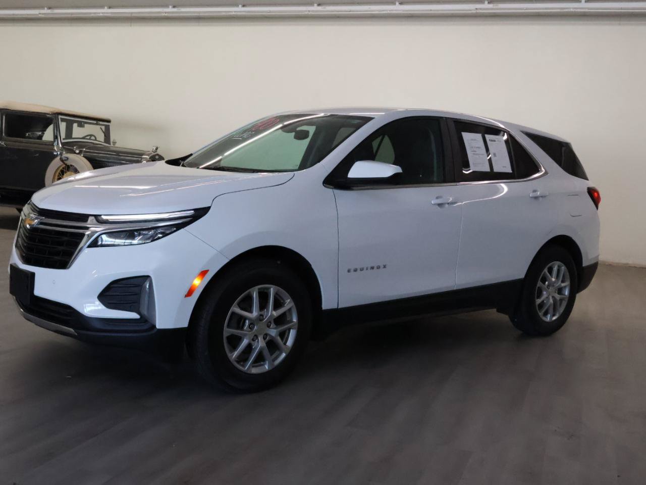 Used 2024 Chevrolet Equinox LT FWD image 40