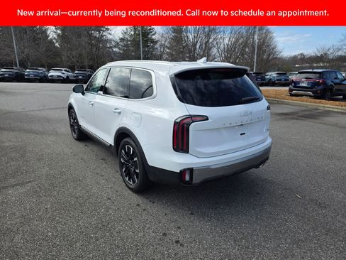 Used 2025 Kia Telluride AWD image 3