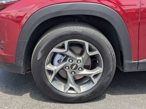 Used 2025 Chevrolet Trax LT w/ LT Convenience Package FWD image 13