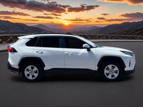 Used 2019 Toyota RAV4 XLE w/ Carpet Mat Package AWD/4WD image 6