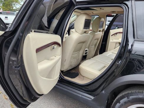 Used 2008 Volvo XC70 3.2 image 25