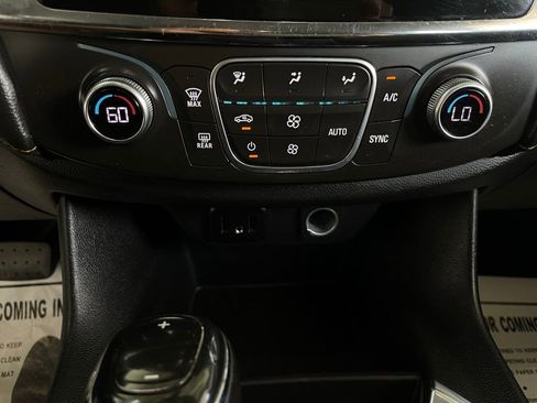 Used 2018 Chevrolet Traverse LT FWD image 35