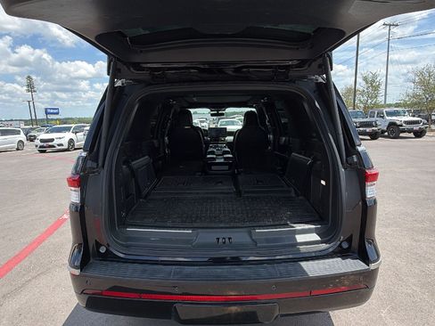 Used 2022 Lincoln Navigator Reserve AWD/4WD image 31