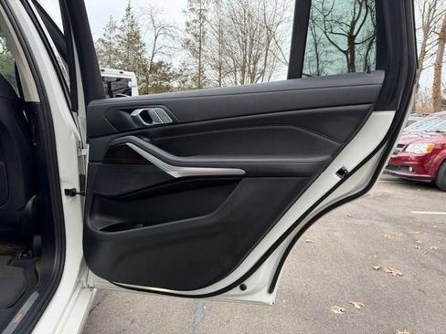 Used 2020 BMW X7 xDrive40i w/ Parking Assistance Package image 17