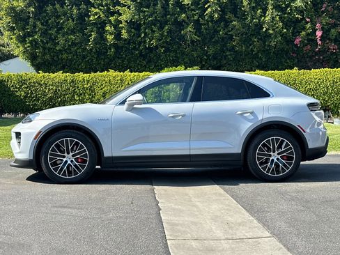 Used 2025 Porsche Macan 4S Electric image 2