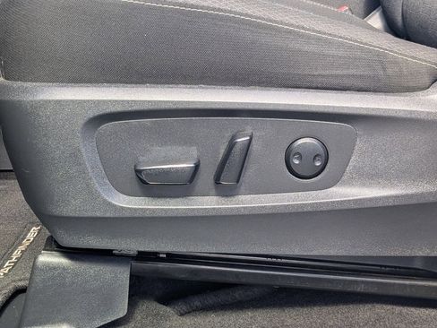 Used 2024 Nissan Pathfinder SV image 19