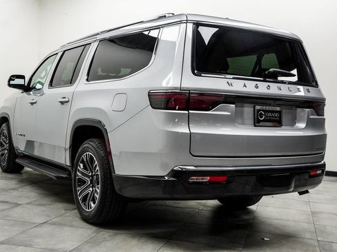 Used 2024 Jeep Wagoneer L Series II AWD/4WD image 11