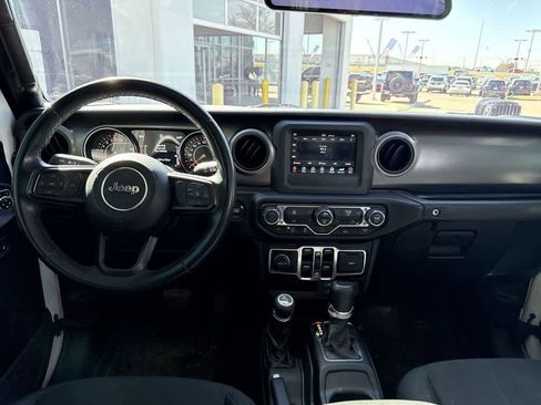 Used 2021 Jeep Gladiator Sport image 14